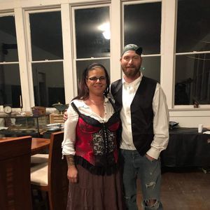 Meet your Posher, Lora